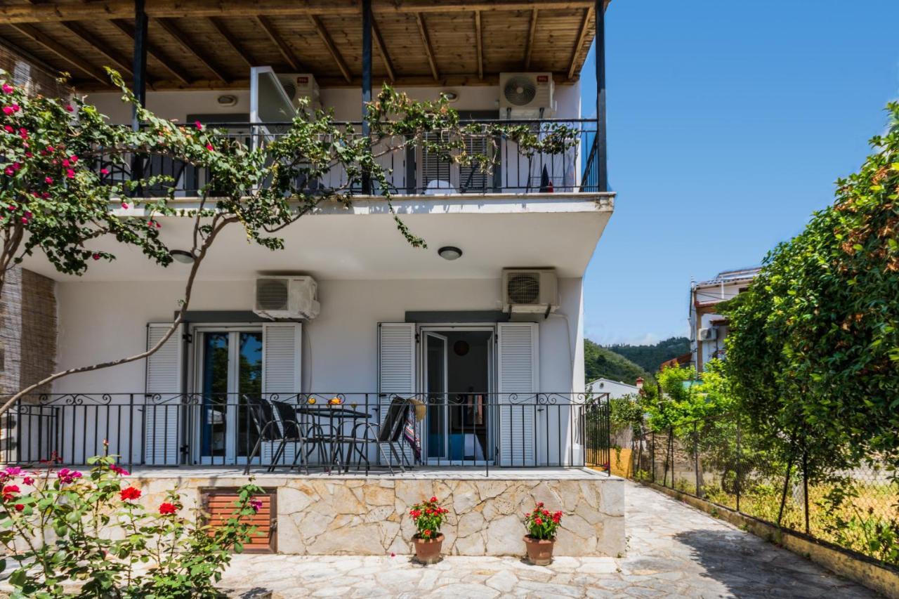Irini Apartments And Studios Agios Gordios  Exteriör bild
