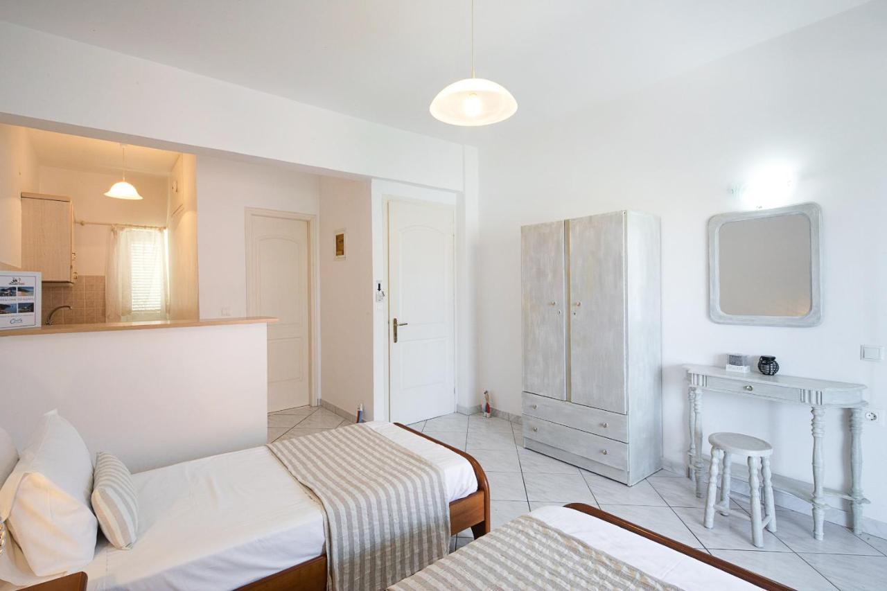 Irini Apartments And Studios Agios Gordios  Exteriör bild